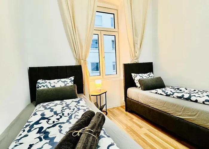 Comfortable 2br Retreat, Prime Spot By Stadthalle Apartment