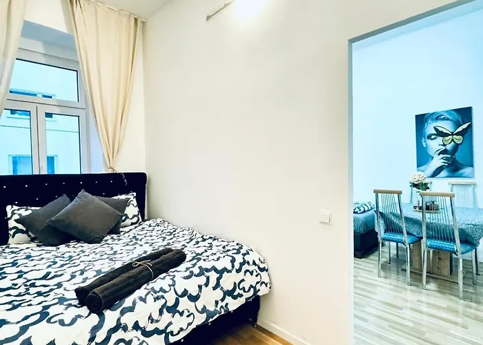 Comfortable 2br Retreat, Prime Spot By Stadthalle Apartment