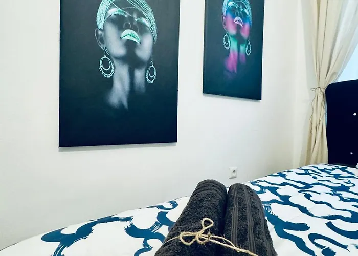 Comfortable 2br Retreat, Prime Spot By Stadthalle Apartment *