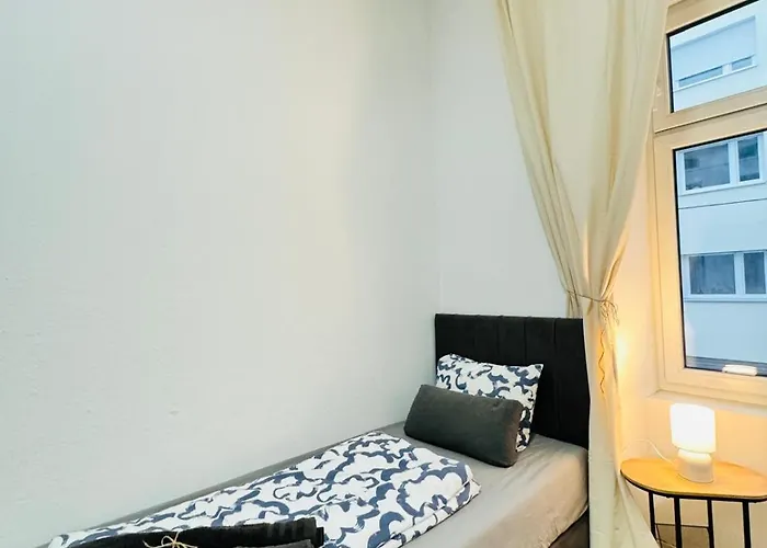 Comfortable 2br Retreat, Prime Spot By Stadthalle Apartment