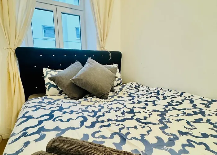 Apartment Comfortable 2br Retreat, Prime Spot By Stadthalle *